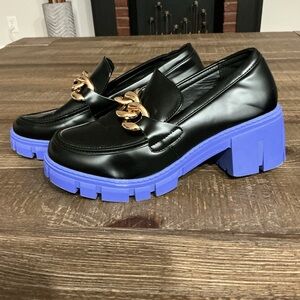 Tinstree faux leather chunky purple platform loafers with a chain accent Sz 8